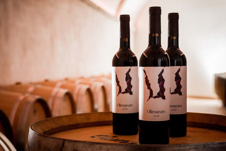 Botellas de vino de las bodegas Olimarum
